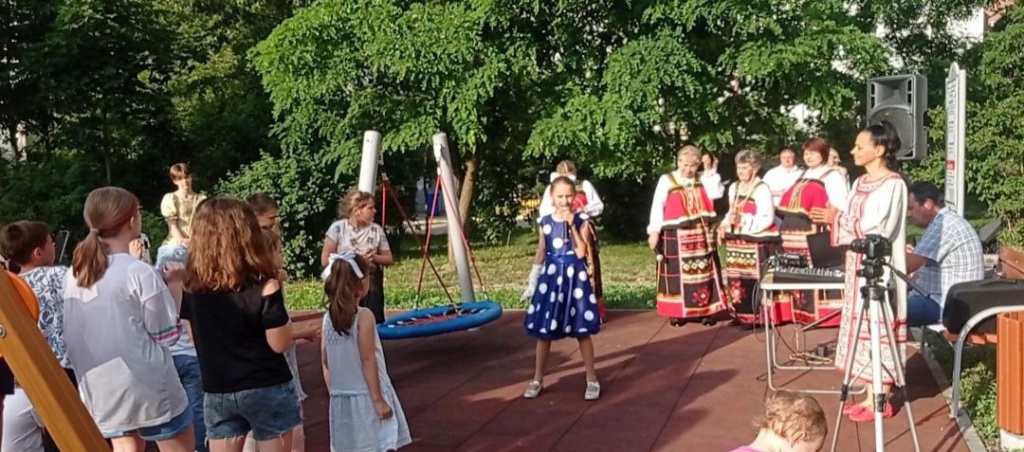 hOPtzPdmE48.jpg